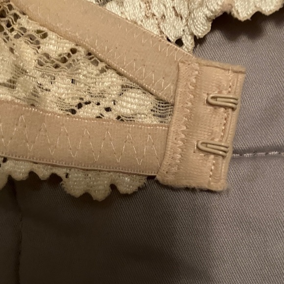 Wacoal Nude Lace Trim Bra - Picture 6 of 10